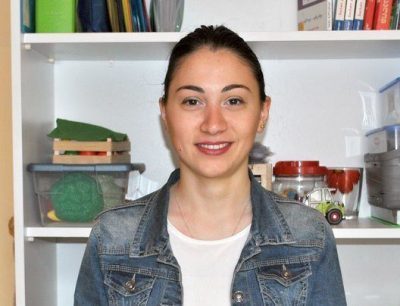 რა სფეროების განვითარებაზე მუშაობს ენისა და მეტყველების თერაპევტი?